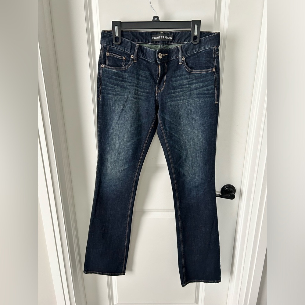 Express barely boot jeans, lightly worn, size 8.